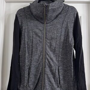 Lululemon Women's Black and Gray Jacket